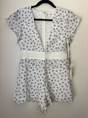 Privacy Please Revolve Ali Romper Size Small NEW Navy White Floral Deep V-Neck